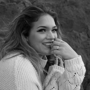 Meet your Posher, Abbey